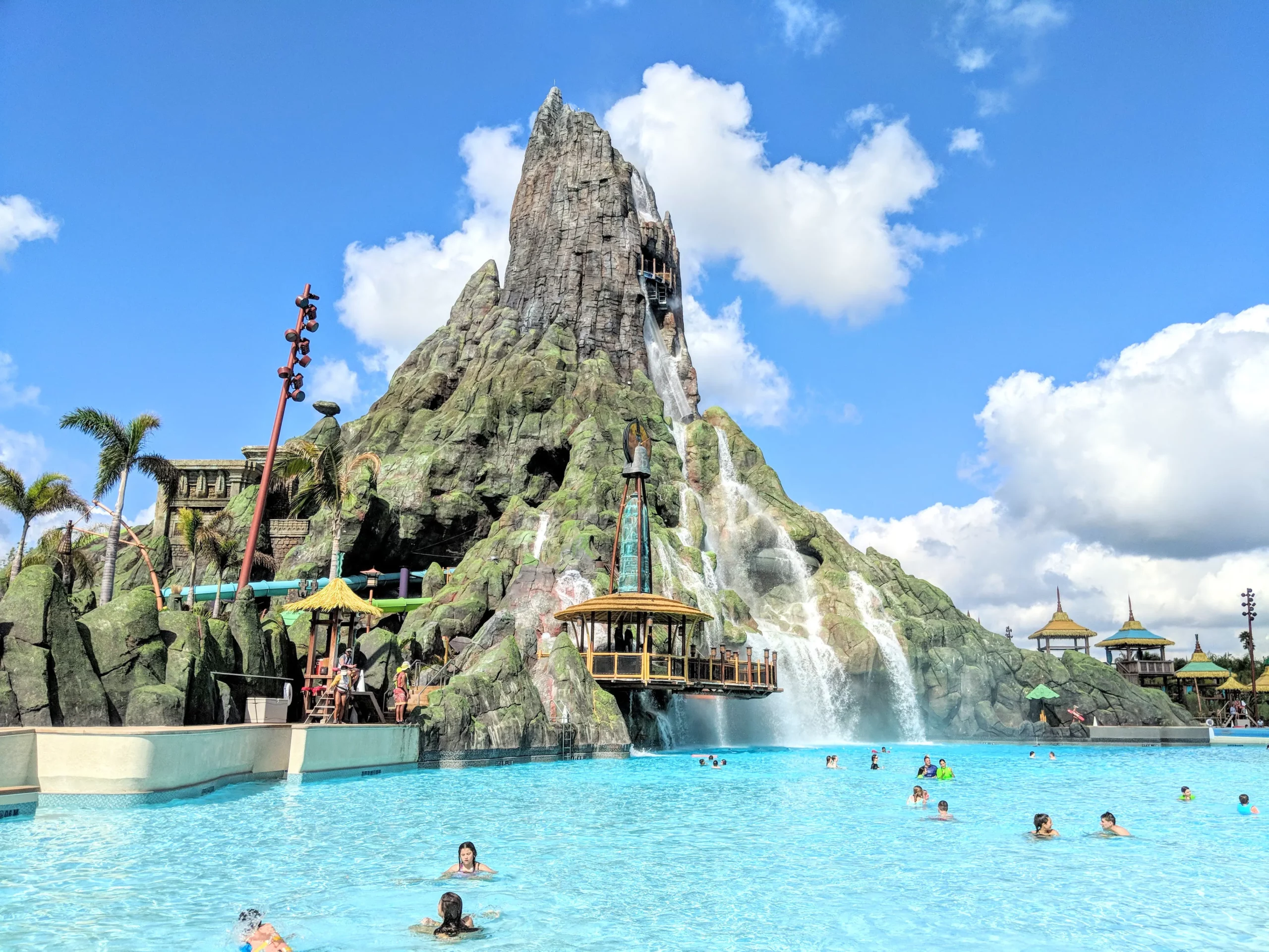 Volcano Bay piscina