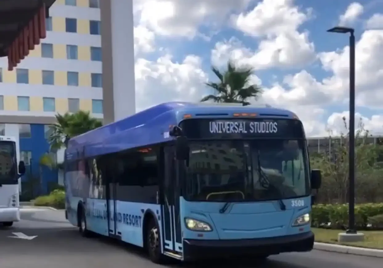 Autobuses de transportación gratuita en hoteles Universal Orlando Resort | FOTO: NADIA LASES