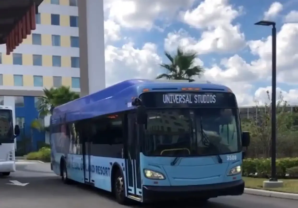BENEFICIOS DE HOSPEDARSE EN UN HOTEL-- foto 3 bus uni Autobuses de transportación gratuita en hoteles Universal Orlando Resort | FOTO: NADIA LASES